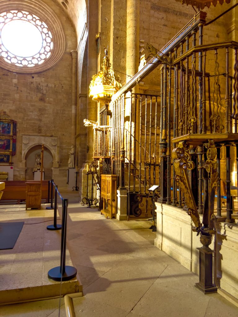 la colegiata interior